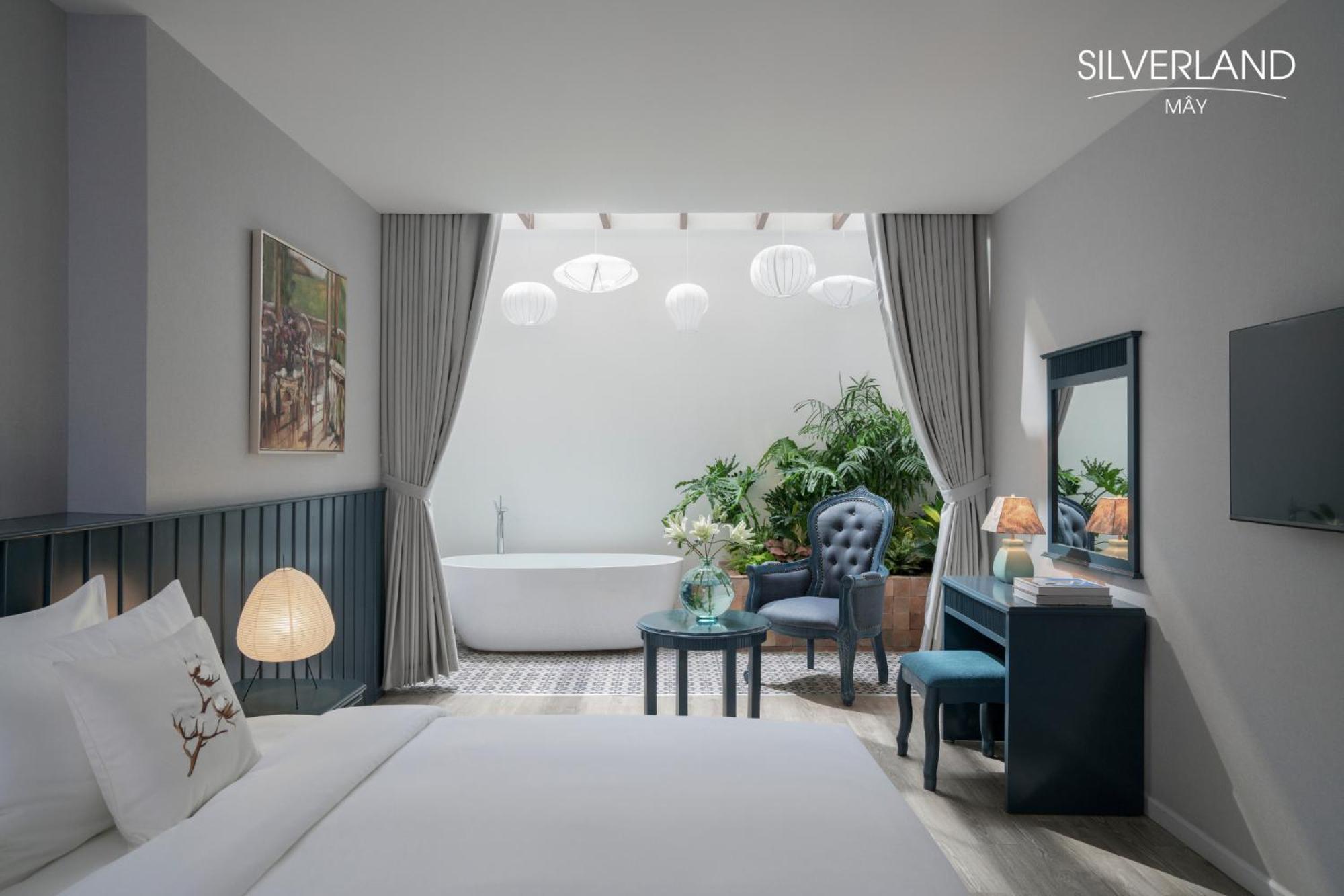 Khách sạn Silverland